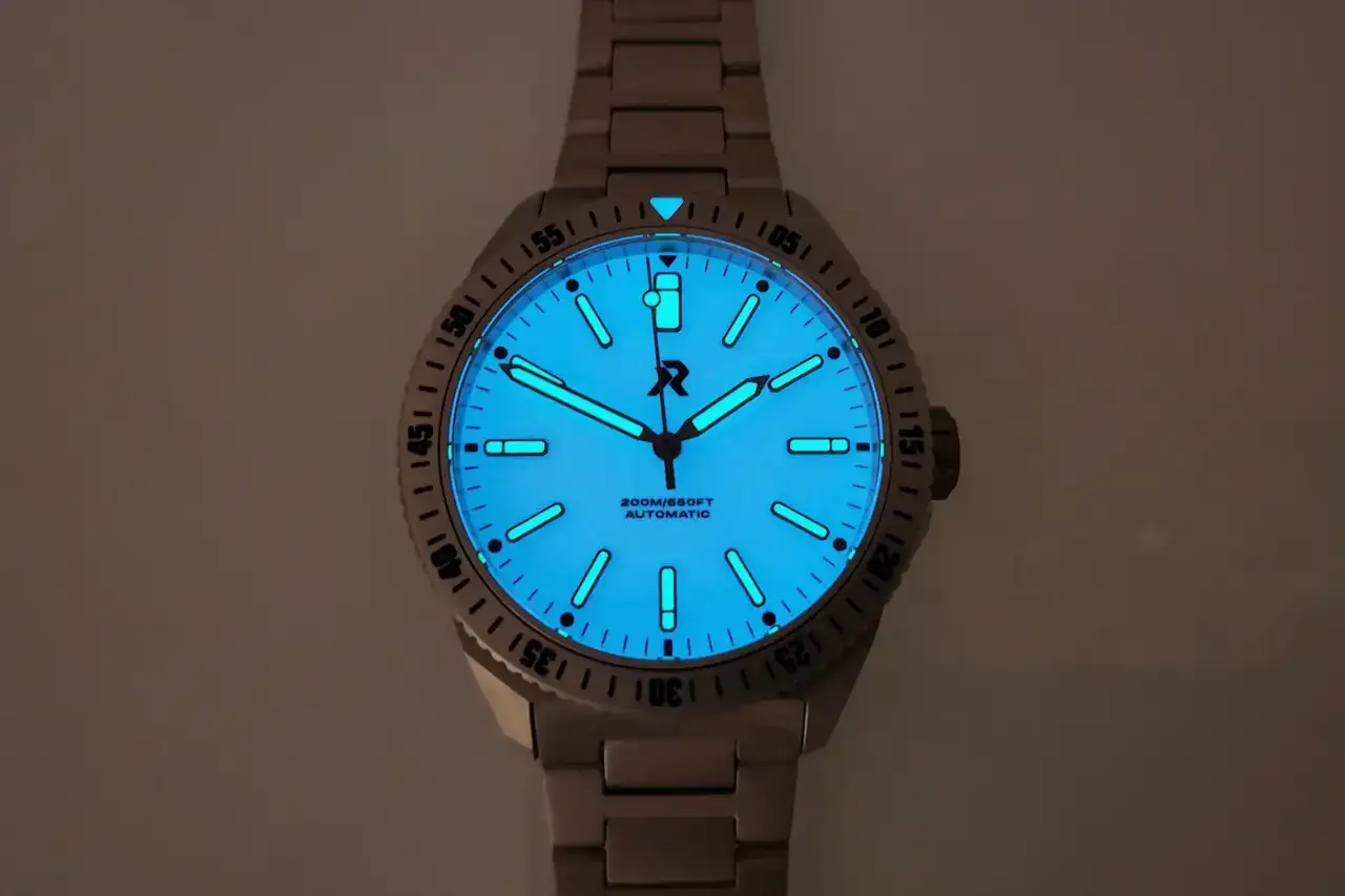 Watches-Endeavour-Polaris-White-Review-4-2048x1365.webp