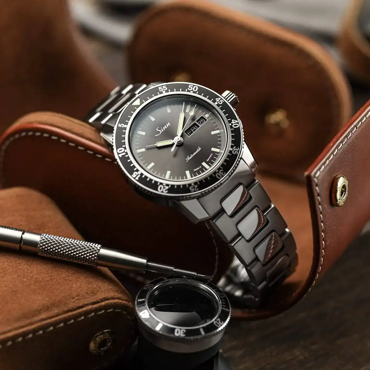 watches-sinn-104-st-sa-i-automatic-sports-watch-anthracite-dial-solid-bracelet-35716745035939...webp