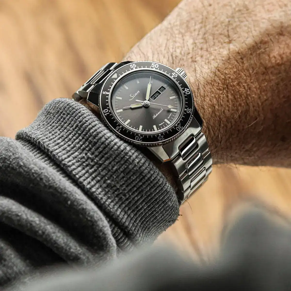 watches-sinn-104-st-sa-i-automatic-sports-watch-anthracite-dial-solid-bracelet-37685283192995...webp