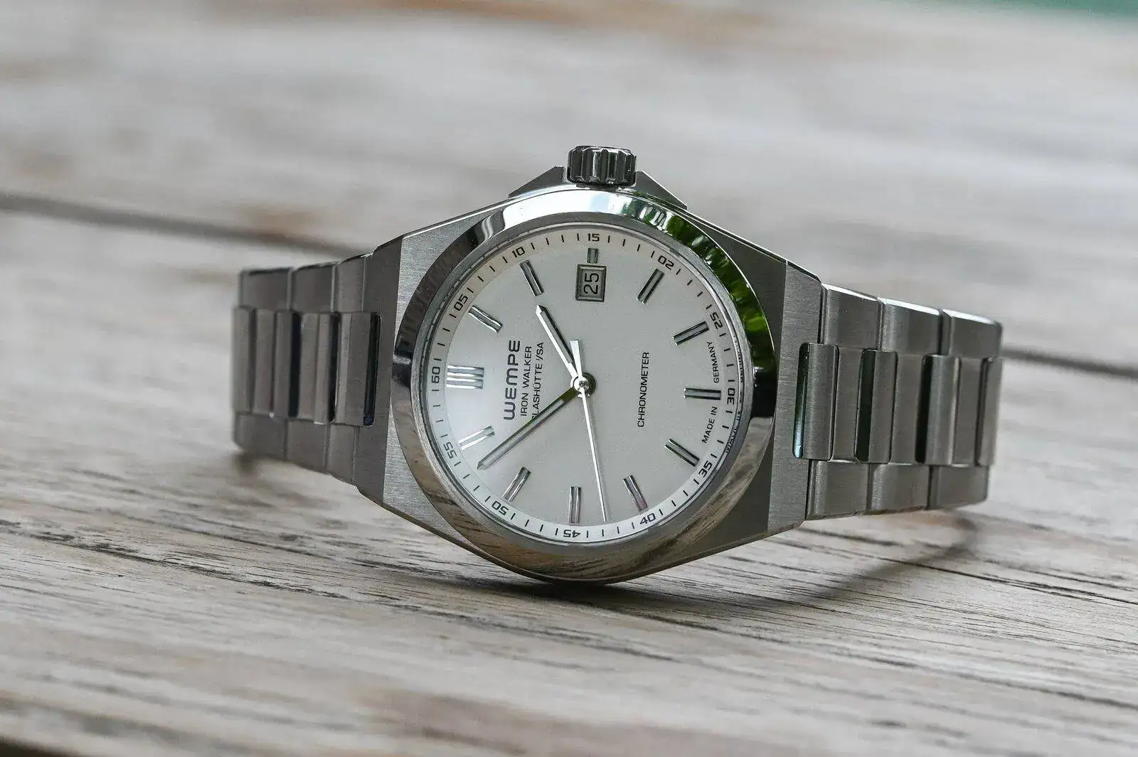 Wempe-Iron-Walker-Automatic-40mm-Steel-Sports-Watch-Integrated-Bracelet-4.webp