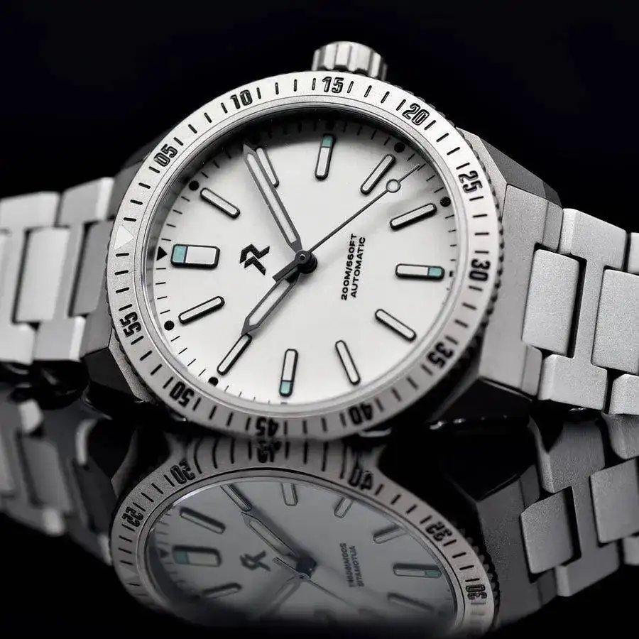 White-reflections_SQ.webp