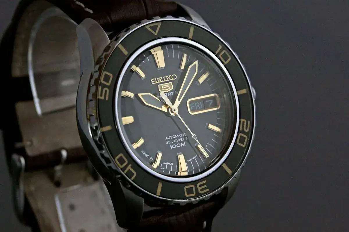 wischendurch-seiko-snzh57j1-five-fathoms-bicolor-2.webp