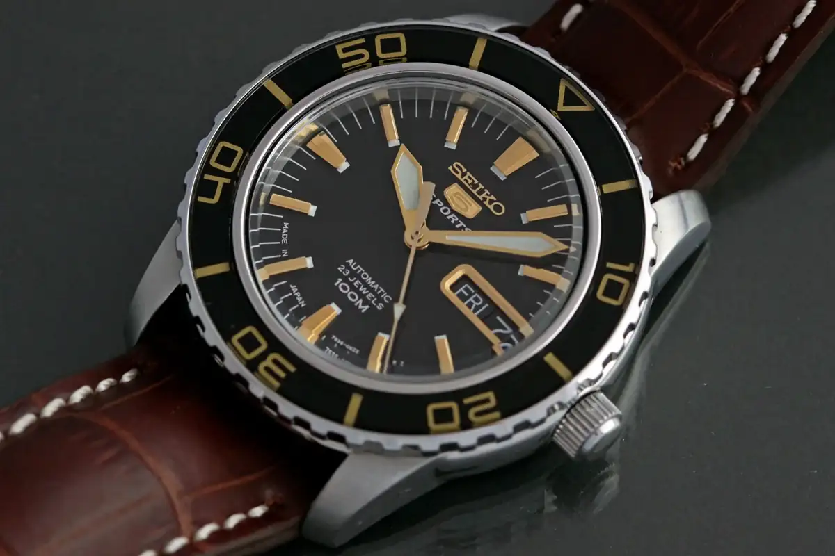wischendurch-seiko-snzh57j1-five-fathoms-bicolor-4.webp