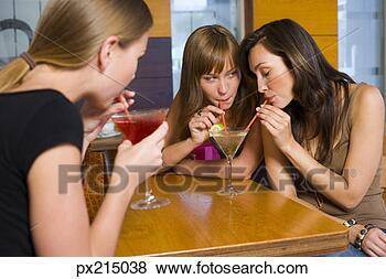 women-drinking-martinis_~px215038.jpg
