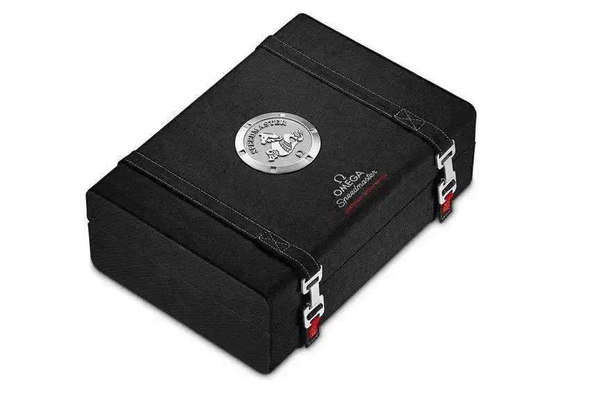 wp-Omega-Moonwatch-presentation-box-850x566.webp