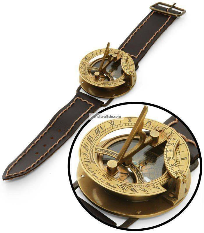 Wrist_Compass_and_Sundial.jpg