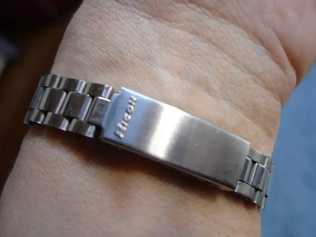 Wristshot Ricoh clasp.webp
