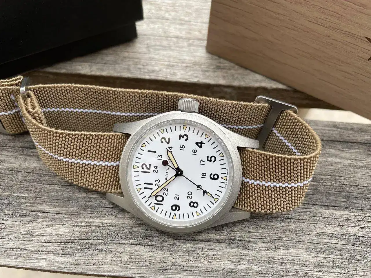 wts-hamilton-khaki-field-mechanical-white-erika-mn-strap-new-v0-6pl85wt62bca1.webp