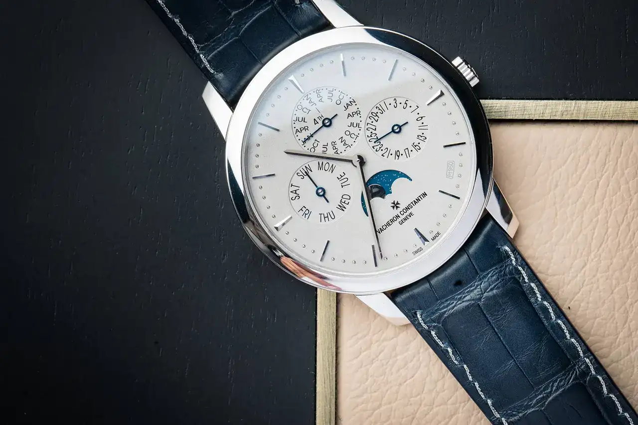 y-Perpetual-Calendar-Collection-Excellence-Platine.webp