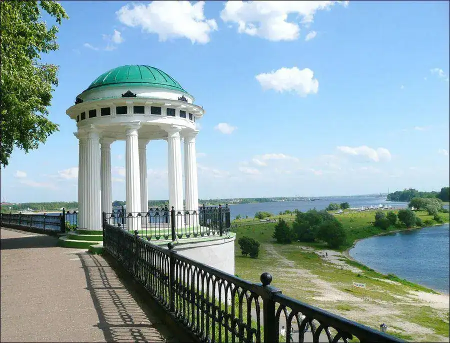 yaroslavl-city-scenery.webp