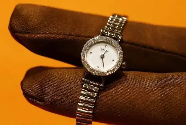 Z_688758345_GM1EA4705N601_RTRMADP_3_WATCHES-LADIES.webp