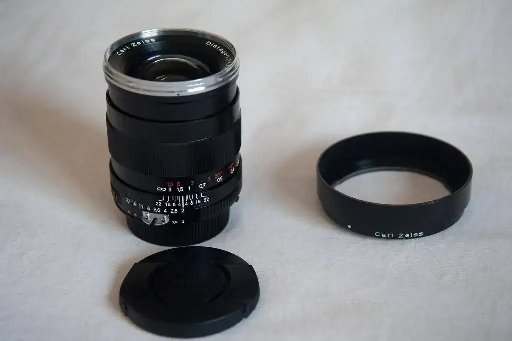 ZEISS-DISTAGON-35MM-F2-ZF-01.webp