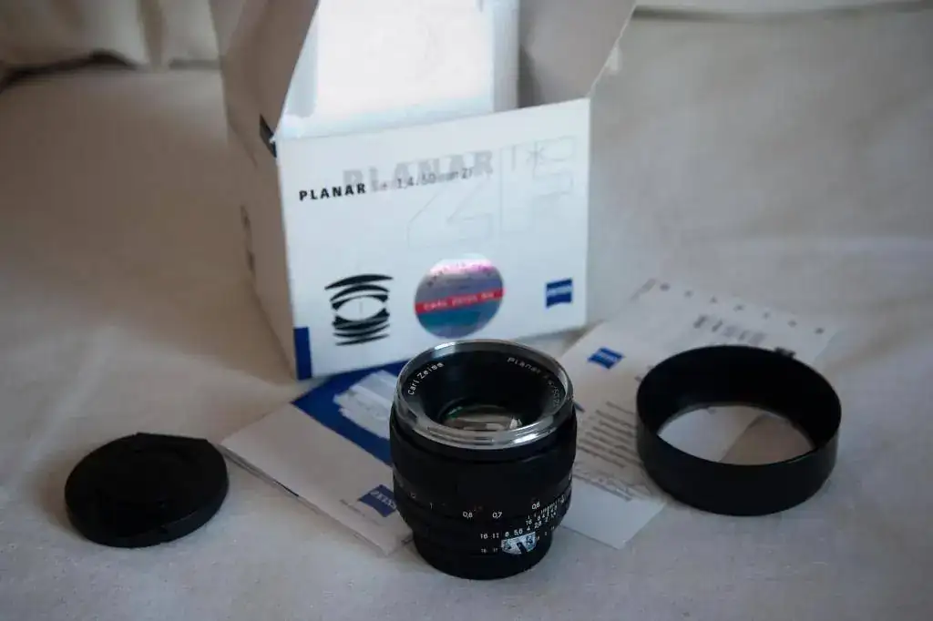 ZEISS-PLANAR-50MM-F1,4-ZF-01.webp