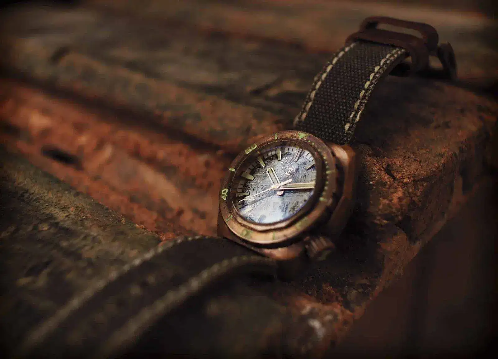 Zelos-Hammerhead-bronze-watch.webp