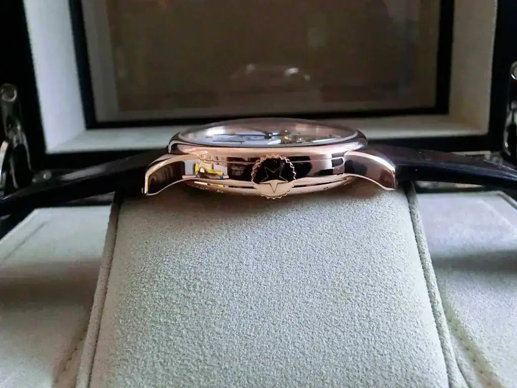 Zenith-Academy--Georges-Favre--Jacot-45-mm-18.2210.4810.01.c713-op-001-.webp