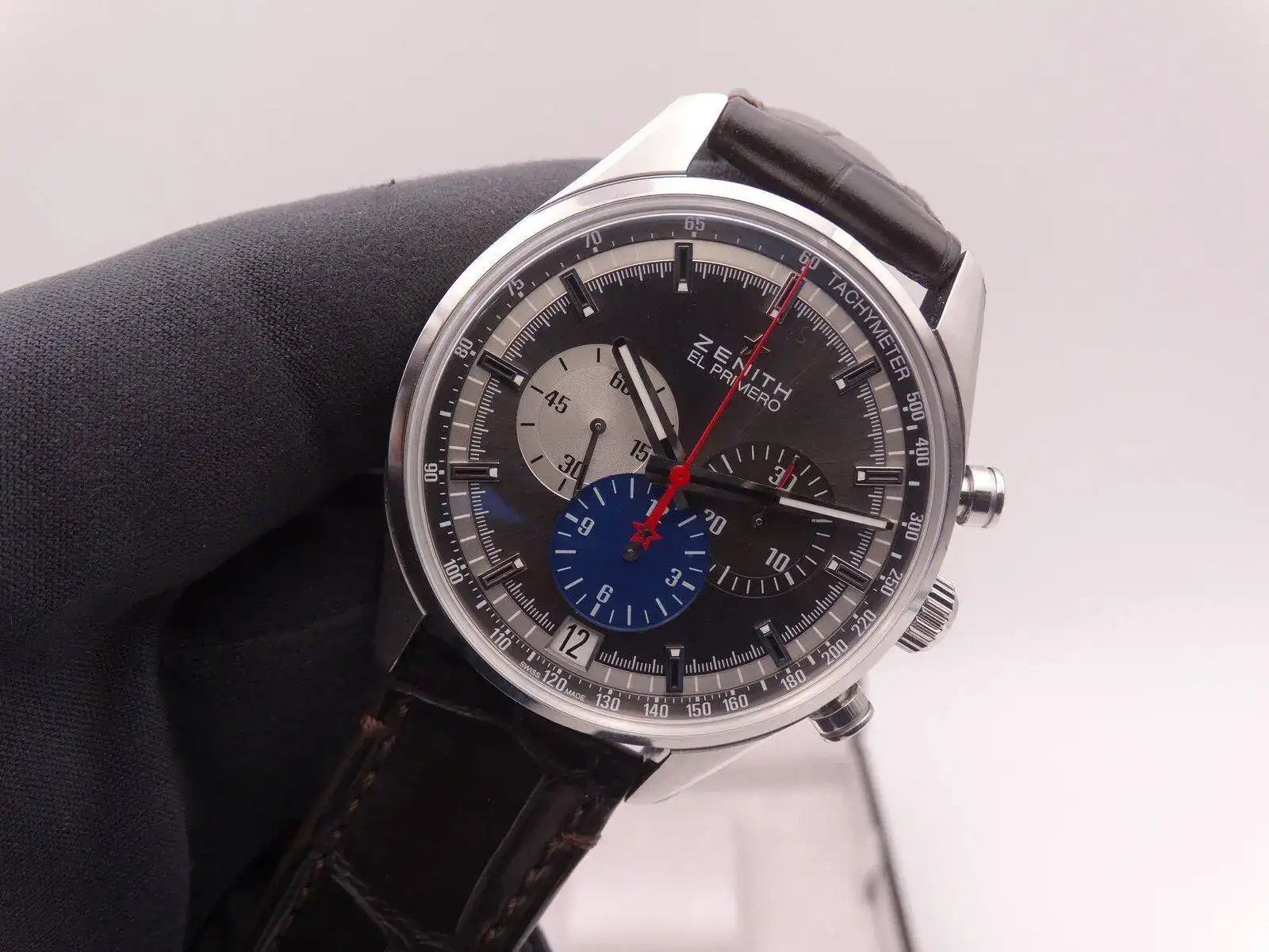 Zenith Chronomaster El Primero 05289.JPG