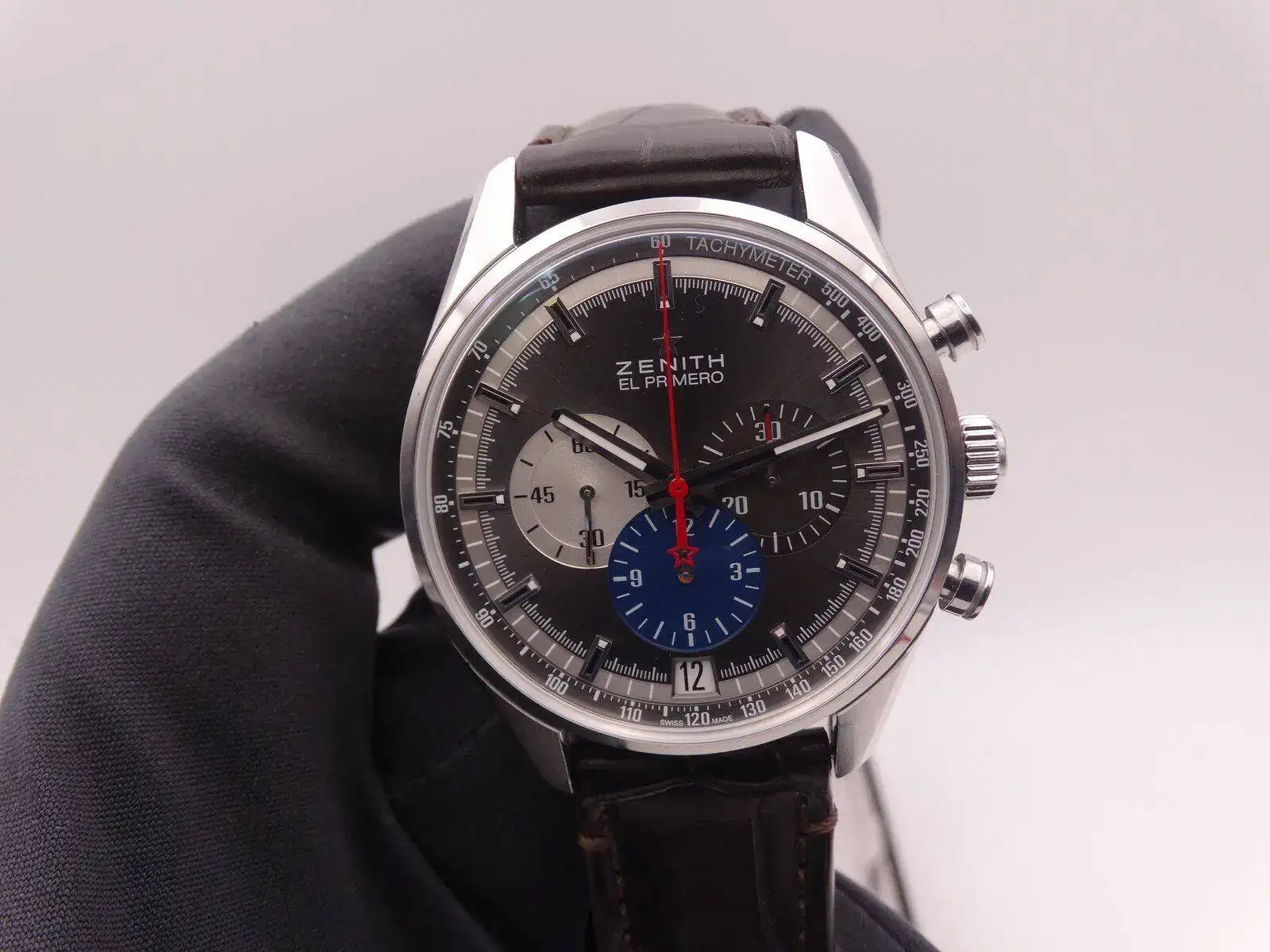 Zenith Chronomaster El Primero 05290.JPG