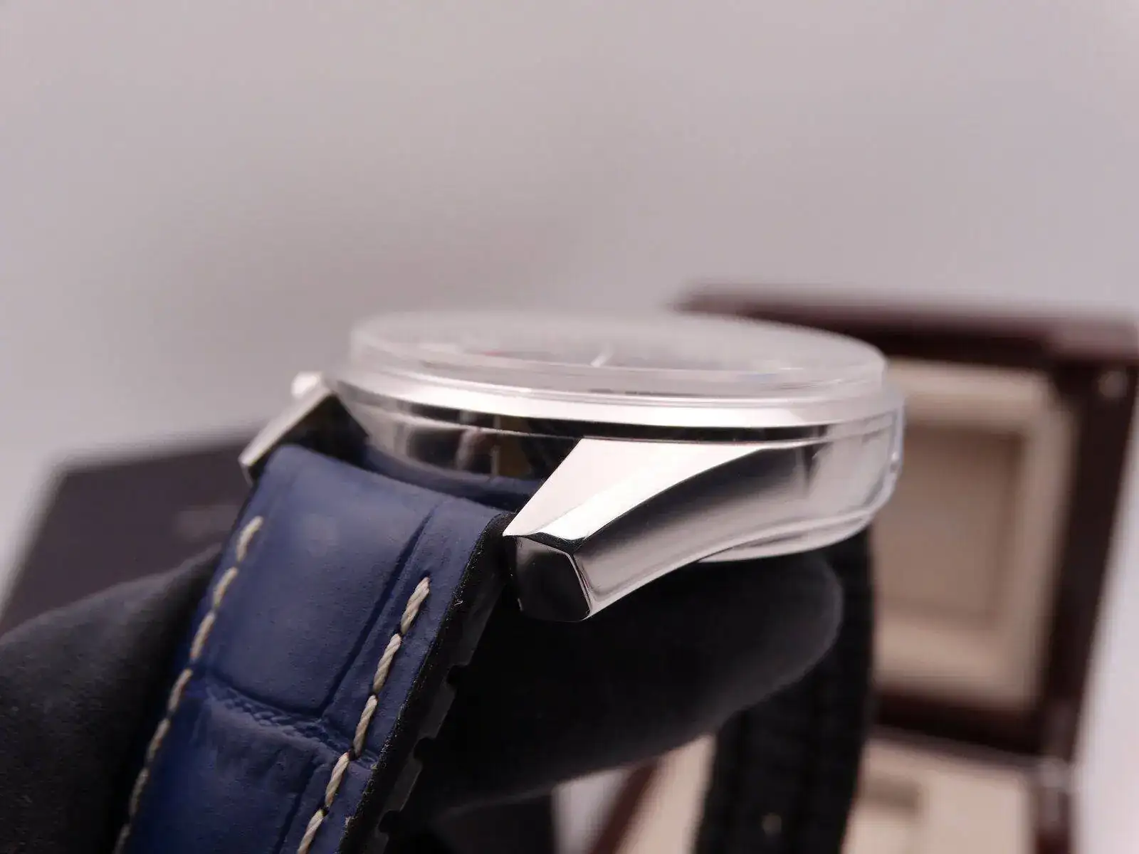 Zenith chronomaster El Primero Moonphase 00935.webp