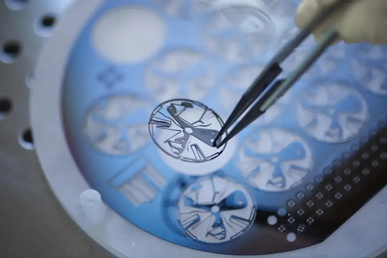 Zenith-Defy-Lab-oscillator.webp