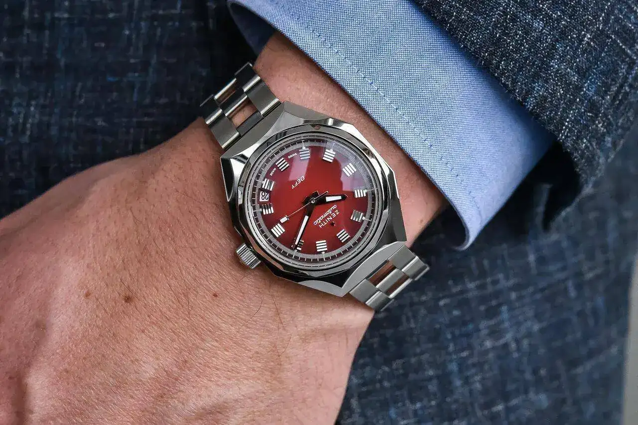 Zenith-Defy-Revival-A3691-Burgundy-Dial-hands-on-review-8.webp