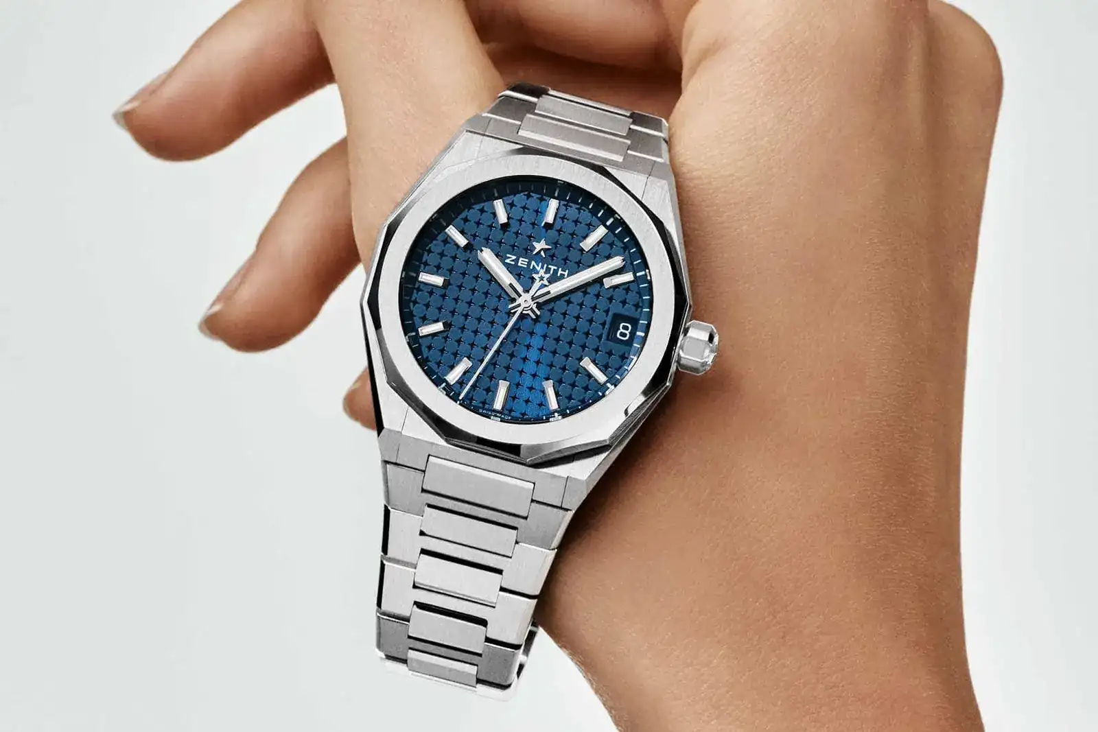 Zenith-Defy-Skyline-36mm-2.webp