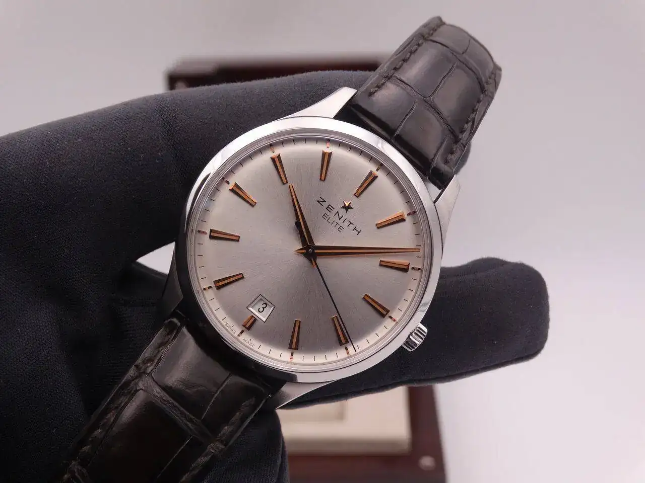 Zenith Elite Captain Central second 08136.JPG