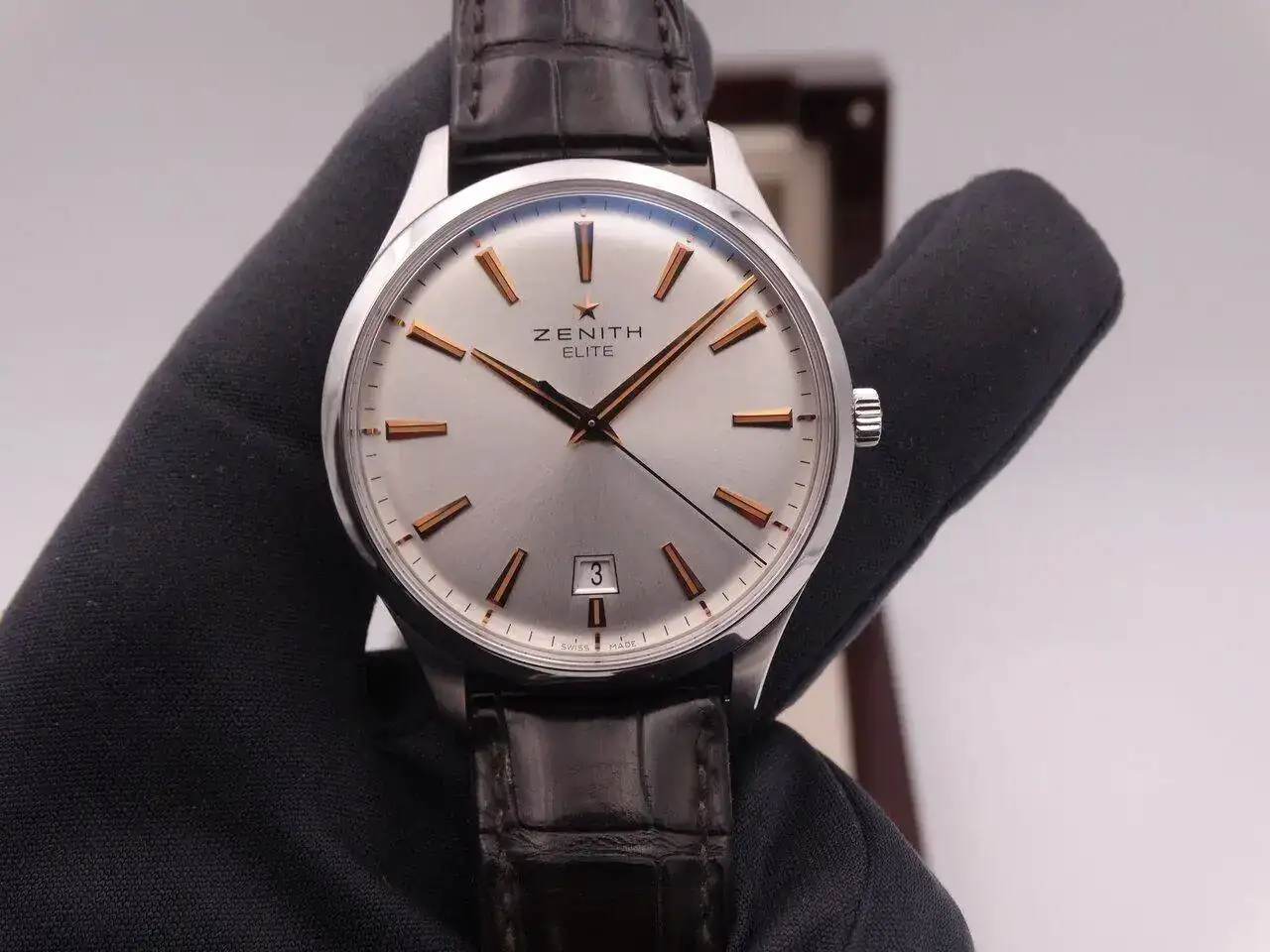 Zenith Elite Captain Central second 08137.JPG