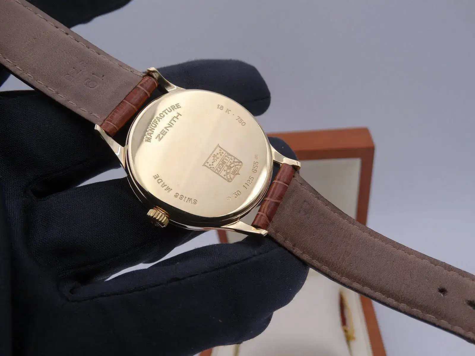 Zenith Elite Power Reserve Gold 8949 copia.webp