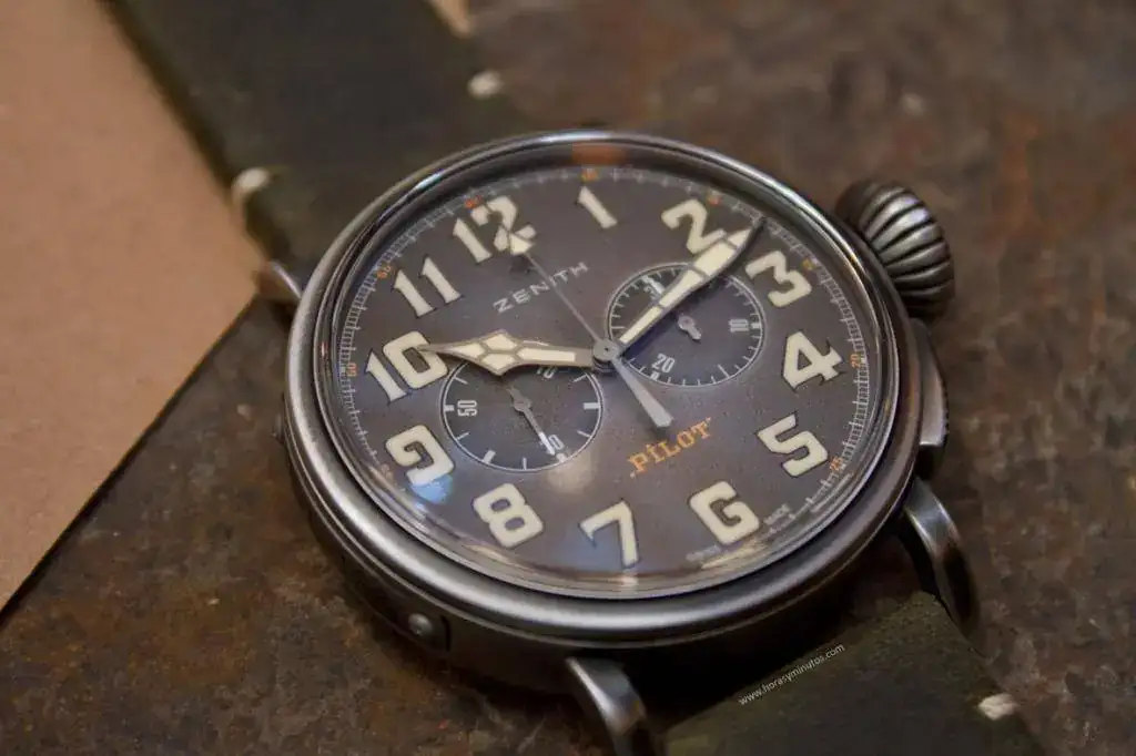 Zenith-Heritage-Pilot-Ton-Up-2-Horasyminutos.webp