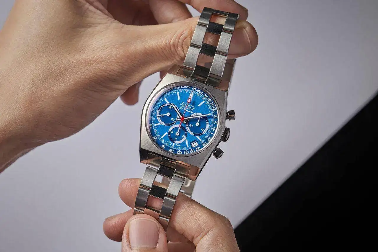 Zenith-x-The-Revolution-The-Rake-Chronomaster-Revival-A3818-Airweigth-Cover-Girl-4.jpg