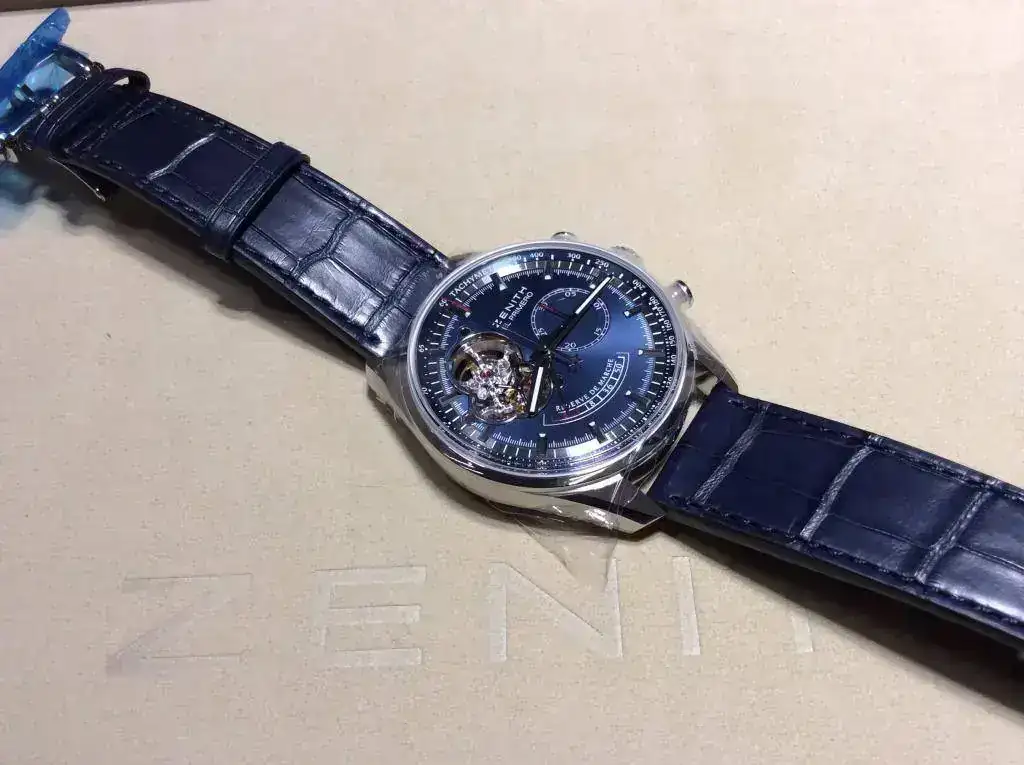 zenith_el_primero_chonomaster power_reserve_carbon_baselworld_2014.webp