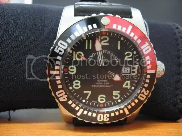 ZENO-AirplaneDiverAutomaticredXLscu.webp