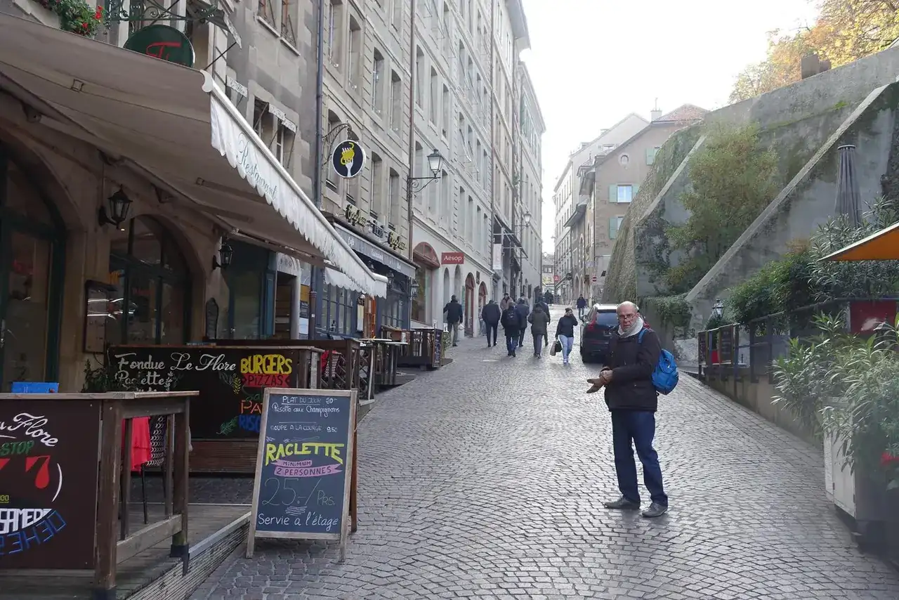 zja308S9_o.webp