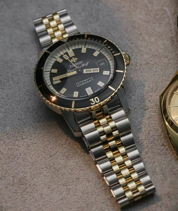 Zodiac-Super-Sea-Wolf-Compression-Z09271-aBlogtoWatch-12-700x829.webp