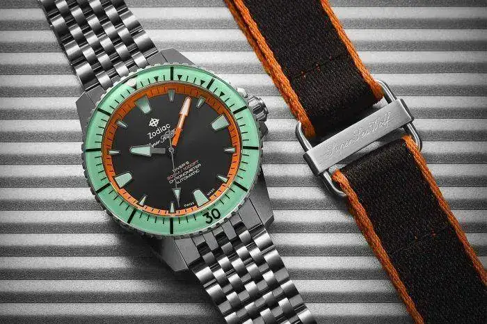 Zodiac-Super-Sea-Wolf-Pro-Drive-Titanium-Changeable-Straps-700x466.webp