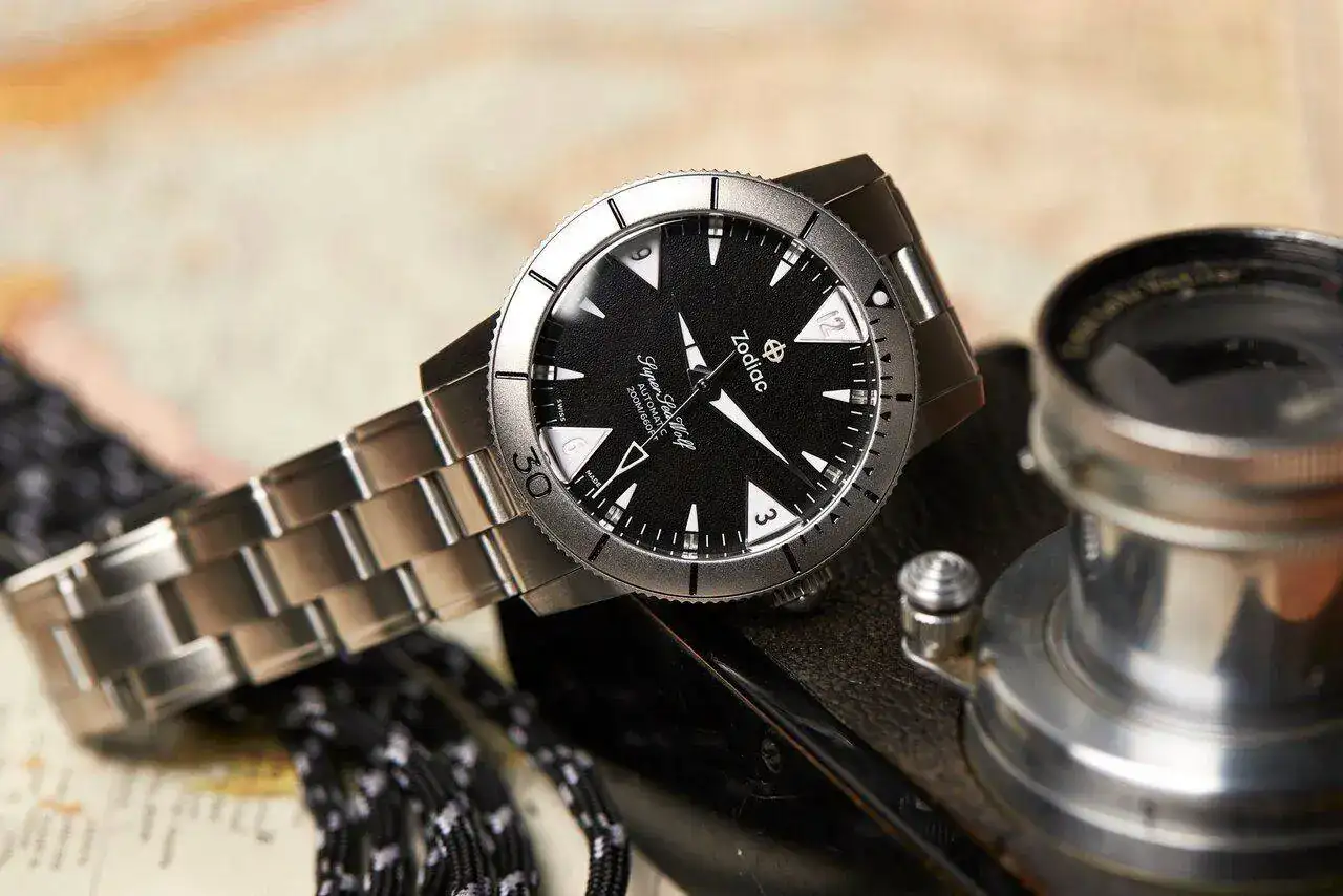 Zodiac_Z09213_steel_HEADER-v1640273596092.webp
